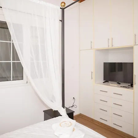 Anax * Ájoi Theódori